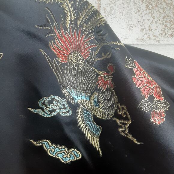 Luxurious Embroidered Woven Robe Kirgiztan Silk? Trendsetter - Picture 8 of 12